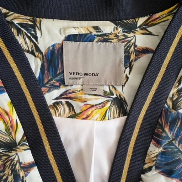 Light Printed Jacket - Picture 4 of 4